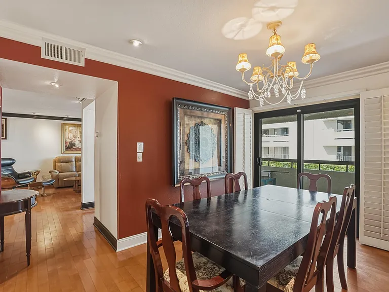 21620 Burbank Blvd #15 — Photo 3