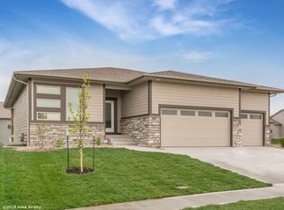 355 NE Pinehurst Cir, Ankeny, IA 50021