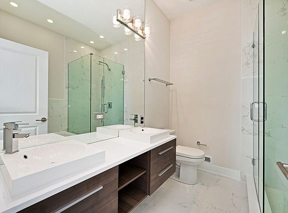 5th image of 2807 N 74th Ave