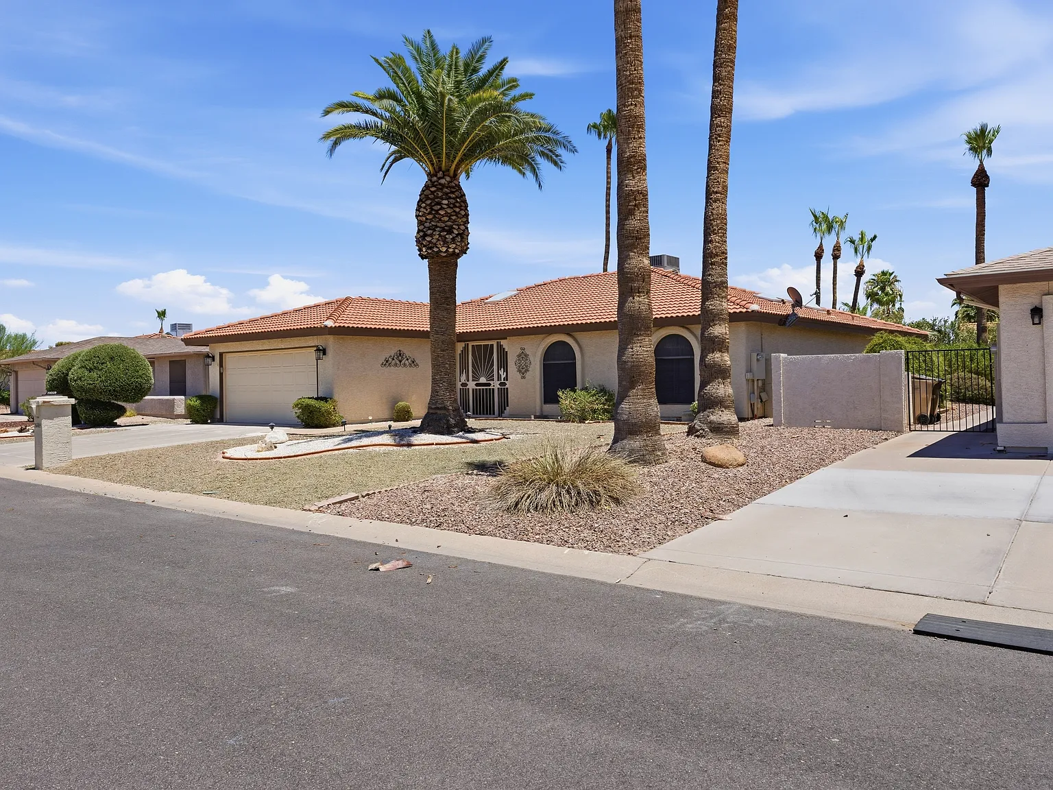 3 bed, 1971 sqft, $2,299 — Photo 2