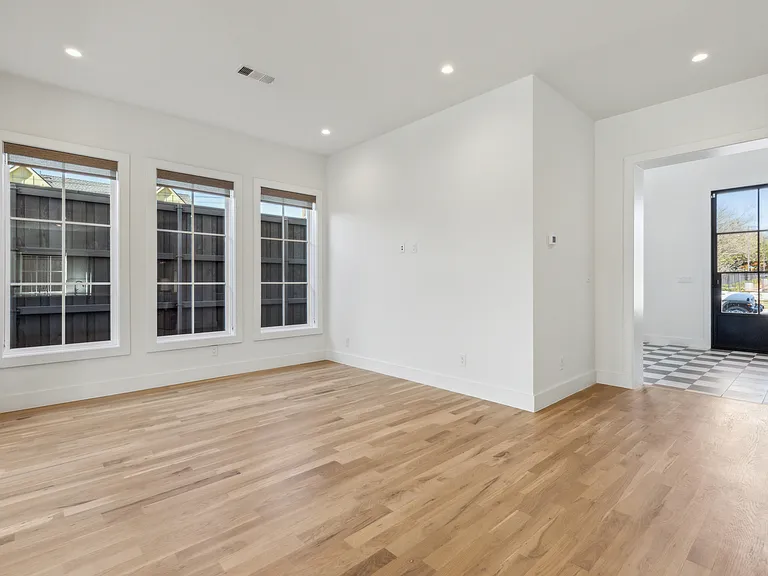 dining/entertainment area
