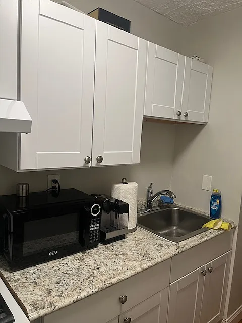 1 bed, 9999 sqft, $2,600 — Photo 3