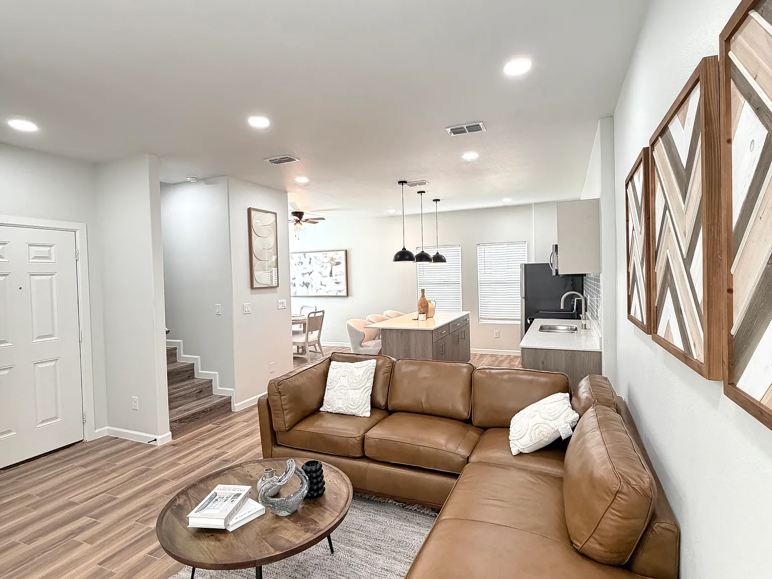 3 bed, 1412 sqft, $1,745 — Photo 1