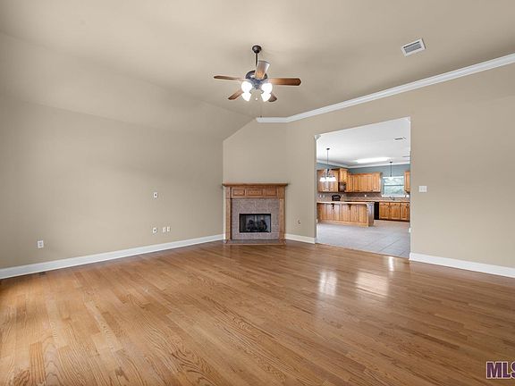 4th image of 10094 Angela Dr