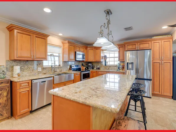 706 Caribbean Dr E, Summerland Key, FL 33042