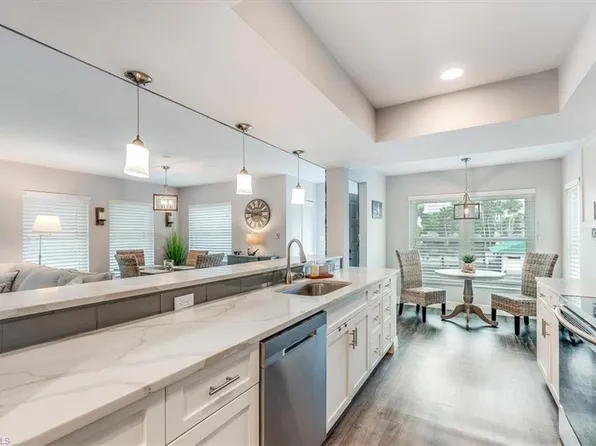 527 Club Side DR #2-527, NAPLES, FL 34110