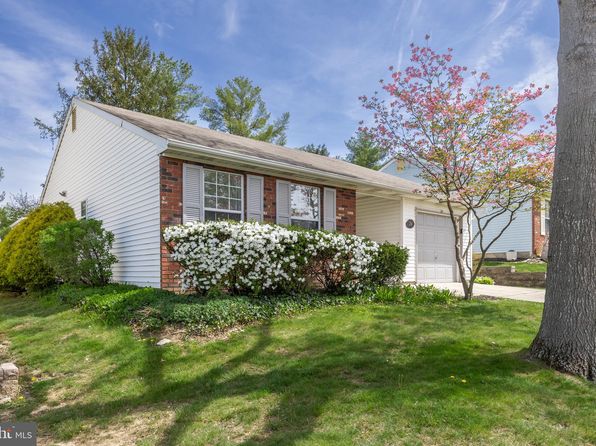24 Lake View Ter, Columbus, NJ 08022