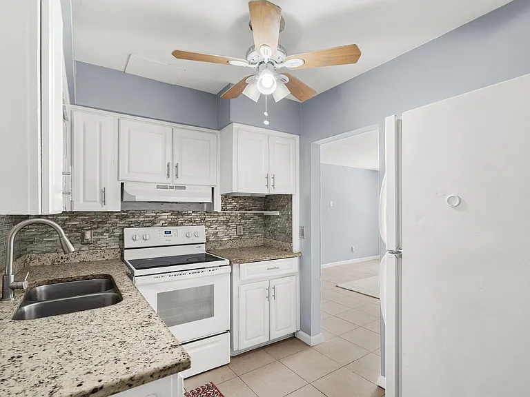 522 Florida Ave — Photo 12