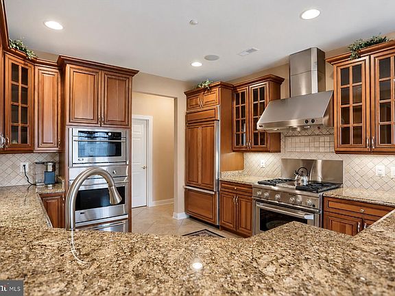 3rd image of 832 Cider Mill Ln