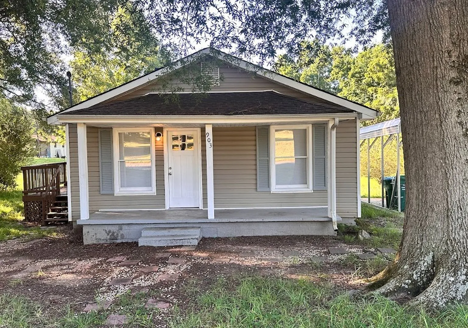 Modern Comfort Meets Nature 2-Bed, 1-Bath Home with Outdoor Parking! — Photo 2