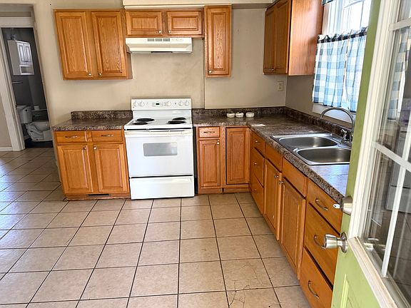 4th image of 415 N Section St #1