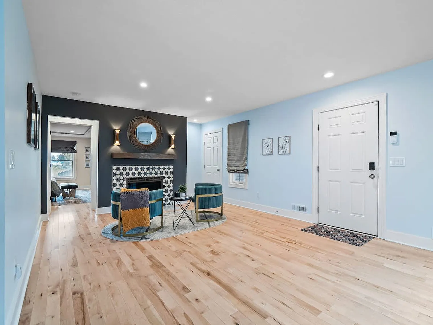 3 bed, 3.0 bath, 861 sqft, $11,008 — Photo 2