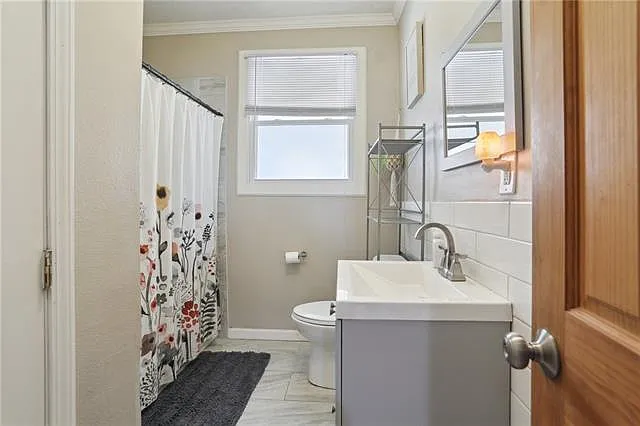 2140 Louisa St — Photo 13