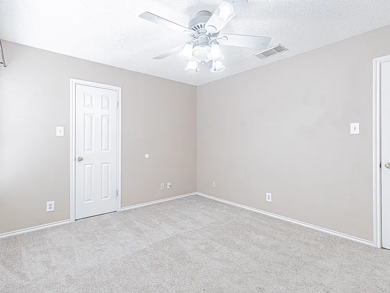 420 Ashley Park — Photo 37