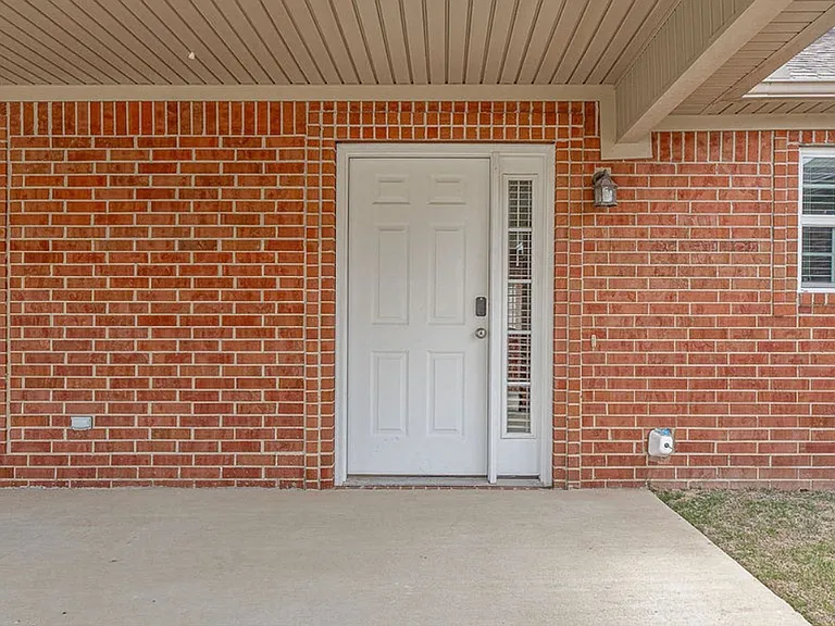4504 Regina Ct — Photo 23