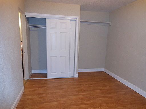 3rd image of 863 Hamilton Ave