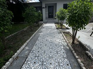 2900 SW 23rd St #1, Miami, FL 33145