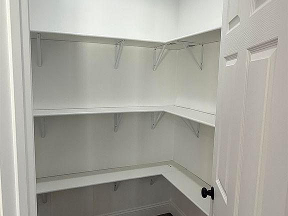 5th image of 4782 Max Dr