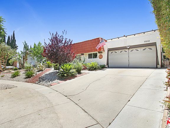 3rd image of 13221 Whistler Ln