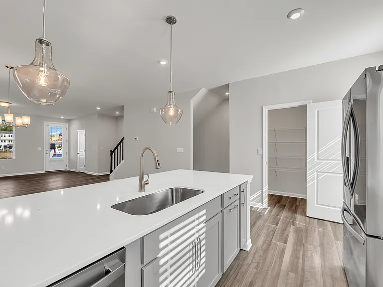 1331 Creekview Ln — Photo 9