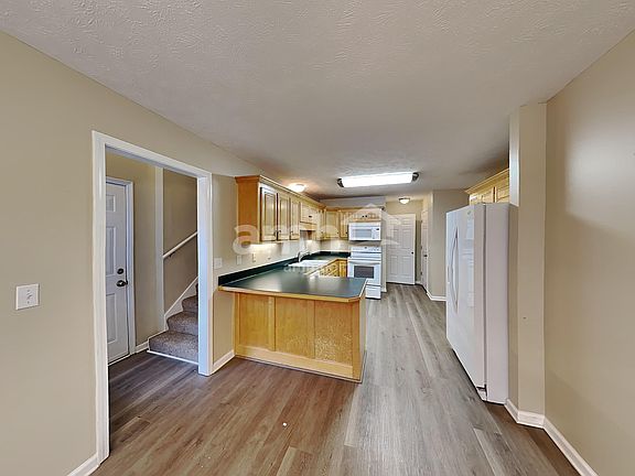 5th image of 114 Louise Dr
