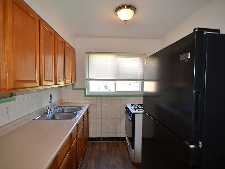 2553 Williams Ave #3 — Photo 6