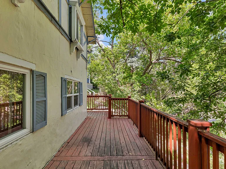 617 Manitou Ave — Photo 3