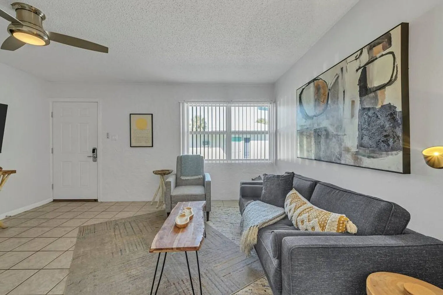 2 bed, 1.0 bath, 8449 sqft, $1,780 — Photo 3