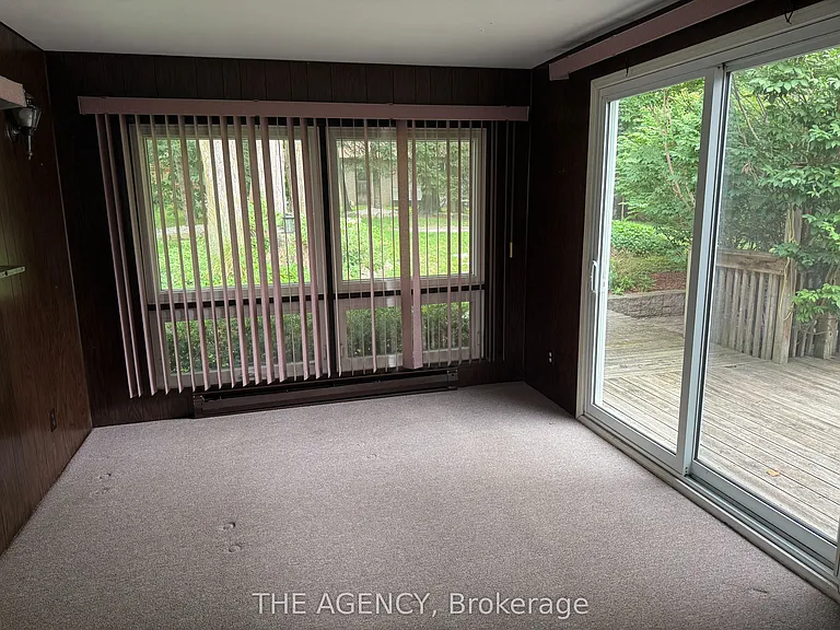 323 Waratah Ave — Photo 23