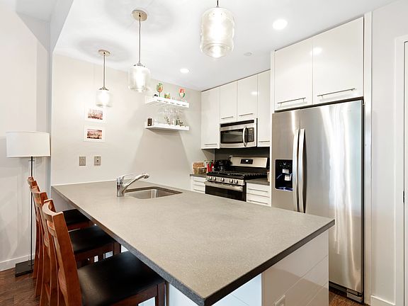 4th image of 517 W 46th St APT 306