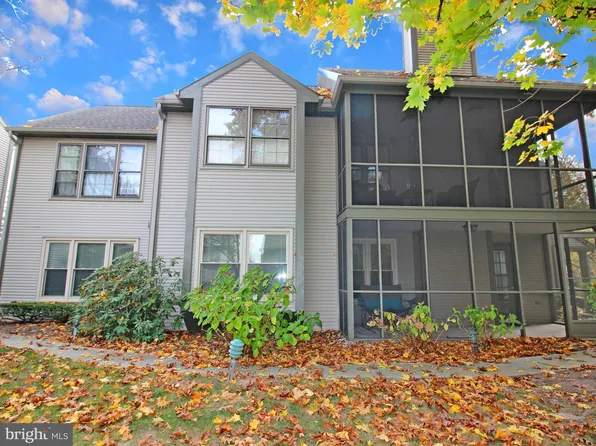 571 Roslaire Dr, Hummelstown, PA 17036