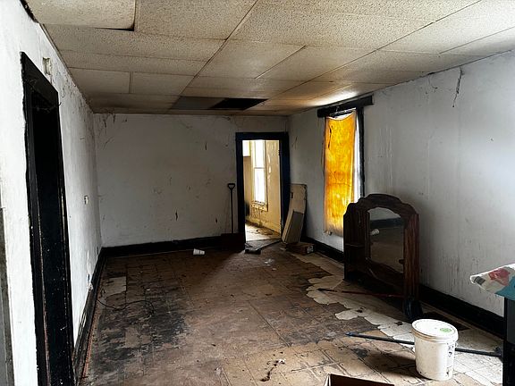 2nd image of 201 Bedford St