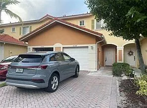 3 bed, 2.5 bath, $2,800 — Photo 2
