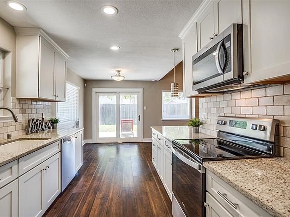 3rd image of 1512 Montclair Dr