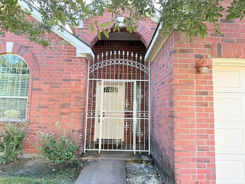13743 Canyon Hollow Loop