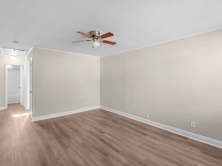 1318 Richmond Pl — Photo 9