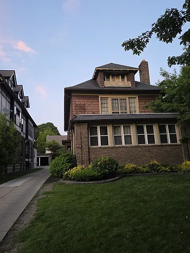 373 Elmwood - 6 Photo 1