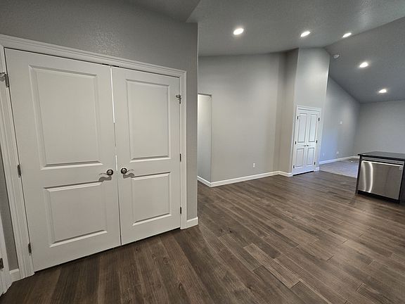 3rd image of 526 Brecken Ct