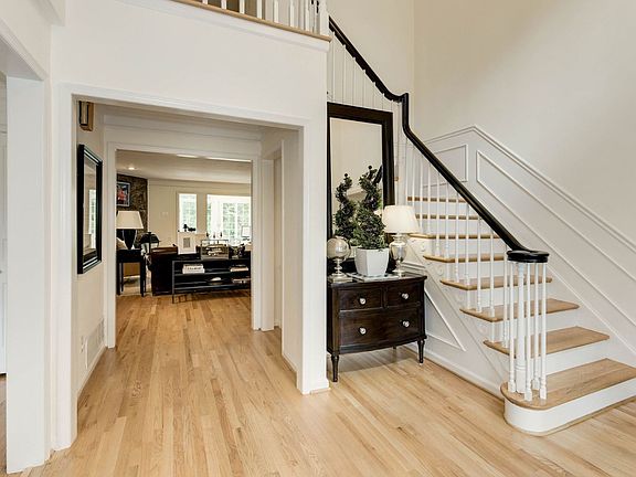 3rd image of 1008 Woburn Ct