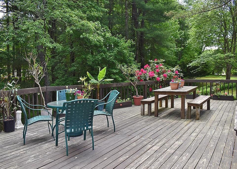 511 Chestnut Hill Rd Chepachet, RI Zillow