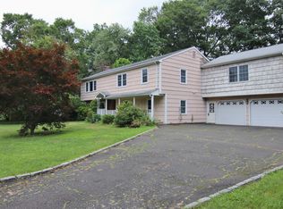 2 Dorset Ct, Norwalk, CT 06851