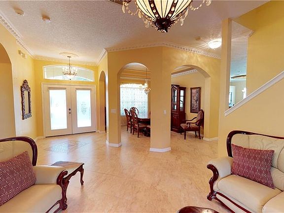 4th image of 555 Belhaven Falls Dr