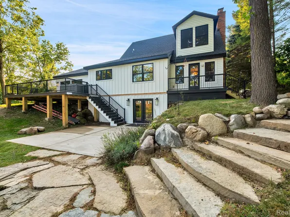 8920 Buckhorn Lake Rd, Holly, MI 48442