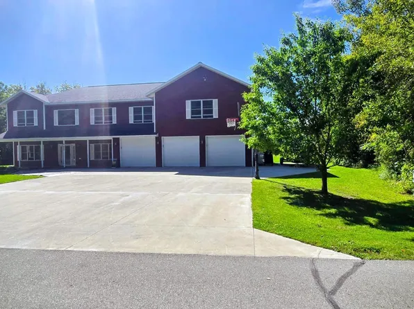 200 Oak Rd, Warroad, MN 56763