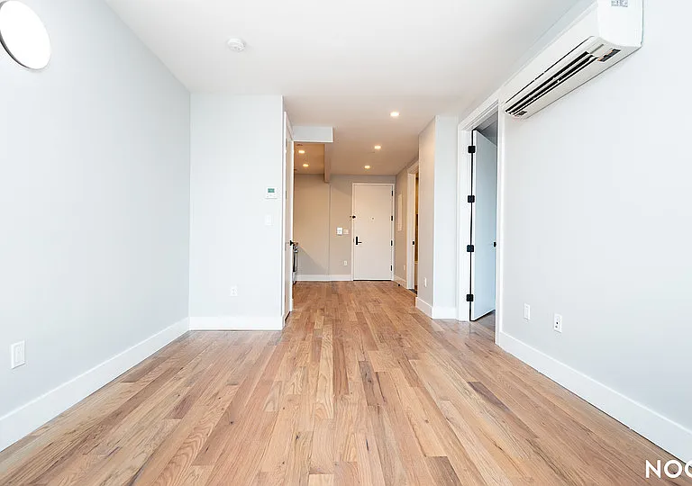 31-61 Vernon Blvd #2M — Photo 7