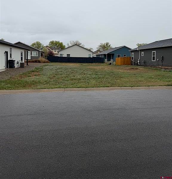 1st image of 426 Jarrett Ave.