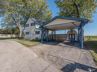10712 Lakeside Dr, Luna Pier, MI 48157