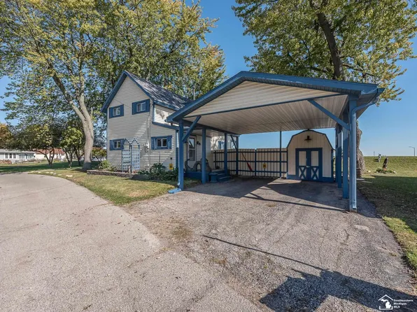 10712 Lakeside Dr, Luna Pier, MI 48157