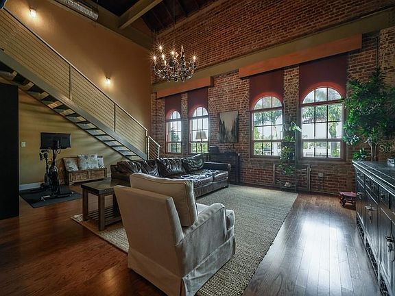 2nd image of W 1501 Horatio St #224