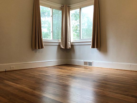 4th image of 102 Meadowbrook Dr #B